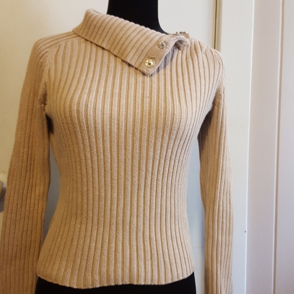 Sweater - Picture 2 of 2